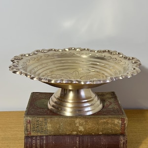 Vintage Scalloped Edge Flower Detailed Brass Pedestal Bowl
