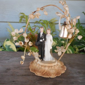 Vintage Art Deco 1920s Bisque Bride & Groom w Top Hat Wedding Cake Topper w Arch