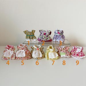 Calico Critter/Sylvanian Families, robes de grand-mère pour maman, mini robe de poupée de 10 cm, vêtements de rechange, imprimés floraux de style vintage, dentelle, tabliers