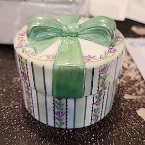 Ardleigh Elliott&#39;s music box &quot;Dream Come True&quot; 5th edition of A Mother&#39;s Love Collection