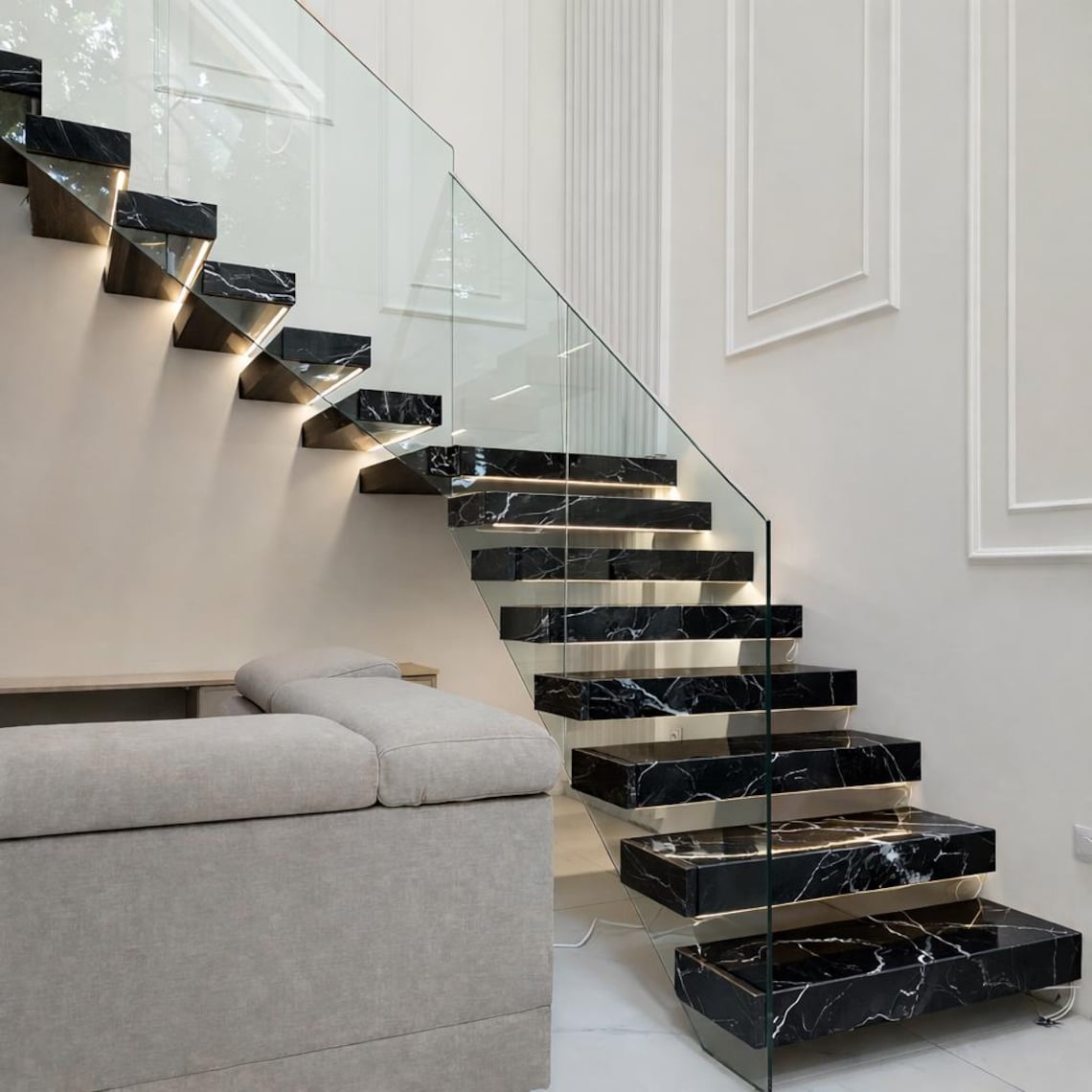 Quartz Floating Staircase With Glass Balustrade Cantilever Glass Stairs ...
