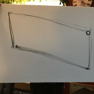 Puede incluir: Un dibujo abstracto en blanco y negro de un rectángulo con un círculo en la esquina superior derecha. El dibujo está sobre un fondo blanco.