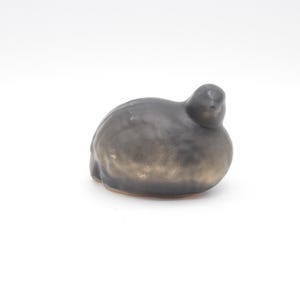 Statuetta in ceramica di una pernice, Johgus Bornholm Pottery, astrazione minimalista