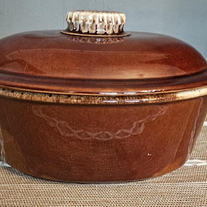 Hull Oval Casserole Dish w/Lid