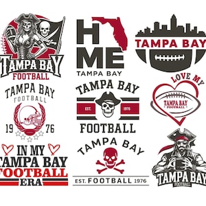 Puede incluir: Una colección de logotipos de Tampa Bay Football en rojo, negro y blanco. Los diseños incluyen una mujer pirata, una calavera con sombrero de pirata, un balón de fútbol y el contorno de Florida. El texto incluye "Tampa Bay Football" y "Est. Football 1976."