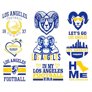 Może przedstawiać: Kolekcja dziewięciu grafik o tematyce futbolu w Los Angeles w kolorze niebieskim i żółtym. Projekty obejmują barana, piłki nożne, panoramę Los Angeles oraz tekst, taki jak "Los Angeles Football" i "Home Los Angeles".