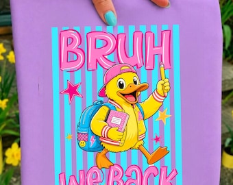 Bruh We Back PNG、Back To School Duck Sublimation、面白い生徒と教師のグラフィック、面白い学校復帰パーカーのデジタルPNGアセットダウンロード