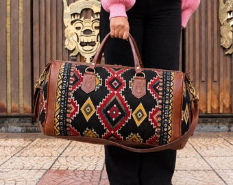 Marokkanische Kilim-Reisetasche, Leder-Wochenendtasche, Boho-Reisetasche, handgefertigte Übernachtungstasche, Reisetasche im Ethno-Stil, Vintage-Sporttasche