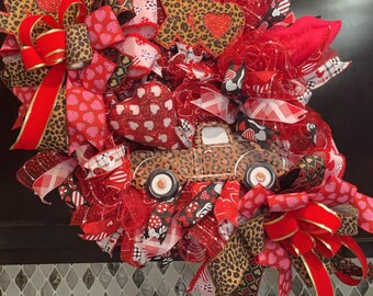 XO Hugs and Kisses Valentine’s Day Wreath