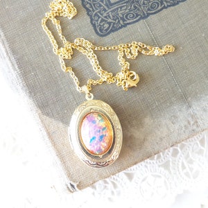 Rosa Feueropal Medaillon Halskette - Gold Medaillon - Geburtsstein Medaillon Halskette - Andenken - Oktober Geburtstag Geschenk - Feuer Opal