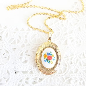 Gold Vintage Locket Necklace - Gold Oval Floral Locket - Vintage Flower Limoges Locket Necklace - Flower Cameo Cabachon Locket - Keepsake