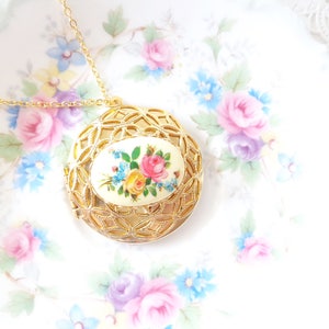 Vintage Gold Round Locket - Vintage Limoges Locket Necklace - Flower Limoges Locket - Rare Limoges Locket Necklace - Gold Filigree Locket
