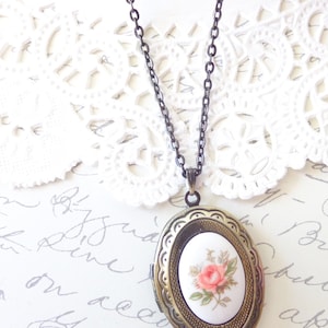 Vintage Rose Locket Necklace Oval Locket Necklace Keepsake Locket Vintage Limoges Pink Rose Locket Vintage Flower Locket image 2