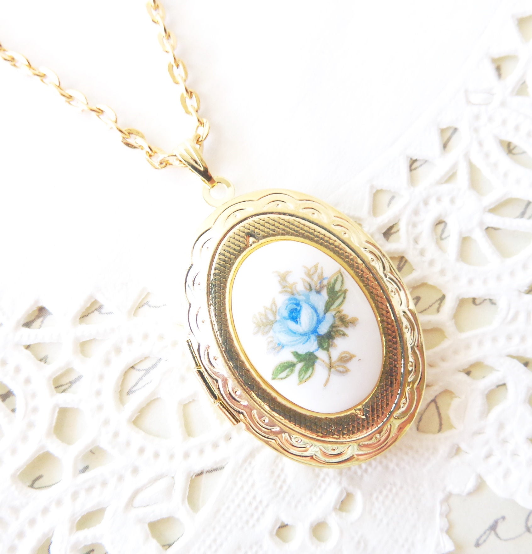Vintage rose 2024 gold locket