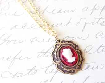 Lady in Red - Ruby Red Cameo Ketting - Red Cameo - Victoriaanse stijl - Gouden ketting