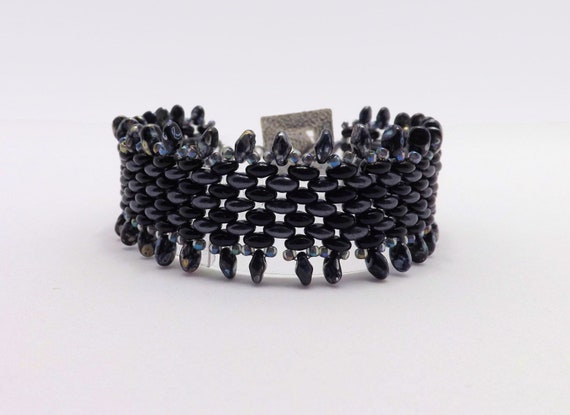 Black and Gray Fringe Beaded Bracelet - fits 7 inch wrist Sku: BR 1018