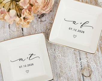 Regalo de compromiso personalizado, plato para anillos con inicial personalizada, regalos de boda para pareja, bandeja para baratijas
