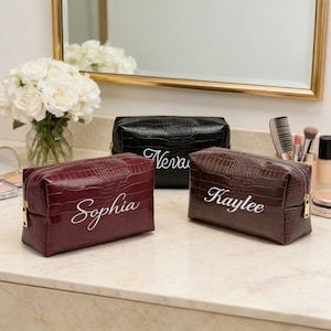 Neceser de piel de cocodrilo bordado personalizado, neceser de viaje de piel sintética, accesorio de viaje, regalo para dama de honor.
