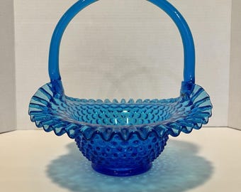 Koszyk ze szkła Vintage Fenton Hobnail Colonial Blue, 9 cali wysokości