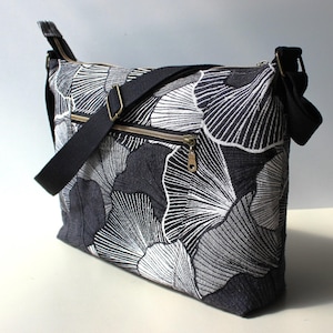 Messenger Tasche in schwarz und weiß, handgemachte Crossbody Tasche