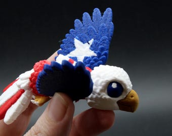 Biurko Articulated Bald Eagle Companion – czerwony, biały, niebieski, PLA, błąd druku