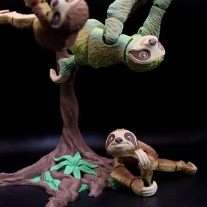 3D Printed Poseable Sloth – Articulated Figurine for Desk Fidget & Hanging Decor