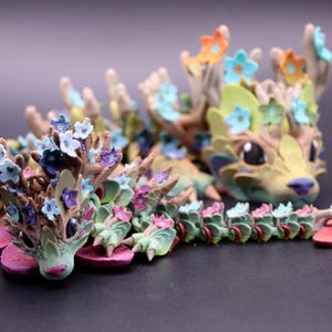3Dプリントの桜のドラゴン - 自然にインスパイアされたディテールを備えた花のファンタジー装飾