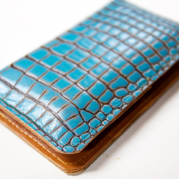 Leather iPhone Wallet "The Data" in Turquoise Gator Print