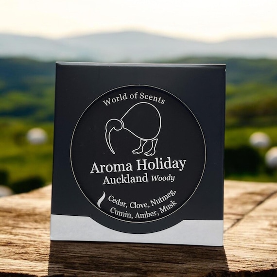 Auckland Scented Soy Candle: Woody Marine Fragrance