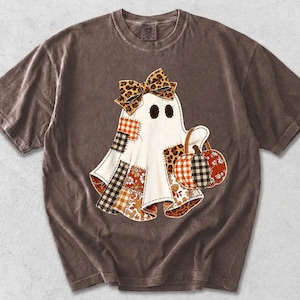 Halloween-Shirt mit Patchwork-Geistermotiv, Leoparden-Kürbis-Schleife-T-Shirt, Gruseliges Geister-Shirt, Herbst-Halloween-Shirt, Halloween-Geschenk für Sie, Herbst-Shirt