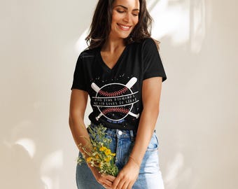 Camiseta divertida de mamá beisbolera con cuello en V / Camiseta "Esconde tus diamantes"