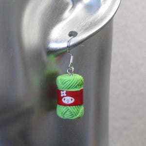 Orecchini a forma di gomitolo di lana verde: regalo per lavoro a maglia in argento sterling