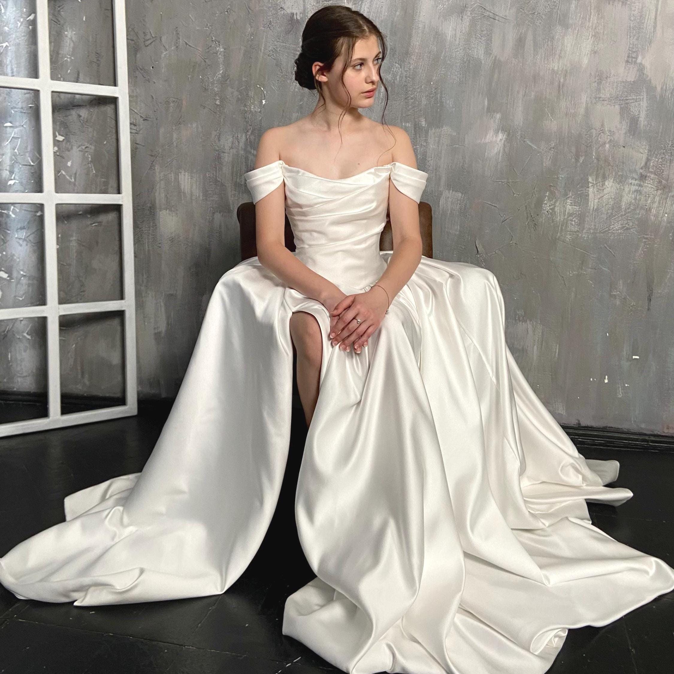bell sleeve boat neck plain ruched satin maxi mermaid dress Wholeselling Dress White Satin Ruched Dress Bell Sleeve Boat Neck Plain  Ruched Satin Maxi Mermaid Dress