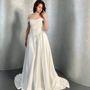 Renaissance Basque Waist Corset Wedding Dress with Lace