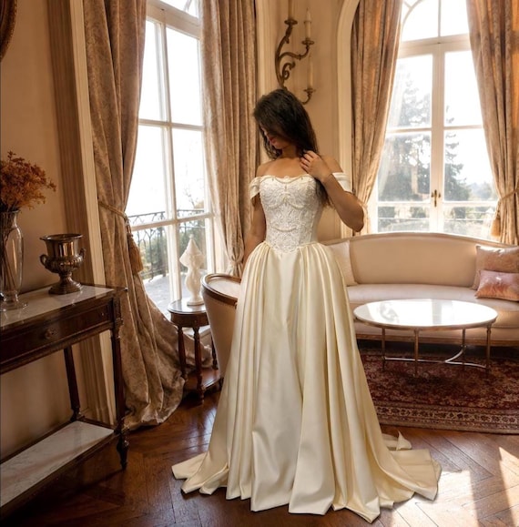 fairy corset wedding dresses Unique IVORY Renaissance Basque Satin Dress, Gown with Lace Corset Details Sashi Wrap Dress In COLOR:Green/Gold x-colourCode:RNB Ball gown The corset holds its