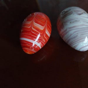 A set of 2 Marble Eggs Hand Crafted in Red and Purple Colors| Genuine Onyx Easter Eggs| Alabaster Easter Gift| Vintage Alabaster Decoration