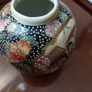 Vintage Japanese Vase Satsuma Gold-Hand Painted|Geisha Motif Vase| Oriental Porcelain Gift|Asian Collectible Gift| Japanese pottery, c 1970s