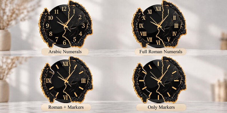 Pu&ograve; includere: Quattro orologi circolari neri con lancette color oro e bordi irregolari testurizzati in nero e oro. Gli orologi presentano diversi design del quadrante: numeri arabi, numeri romani completi, numeri romani con marcatori e solo marcatori.