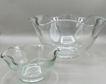 Juego de cuencos de vidrio vintage para salsas y patatas fritas / Cuencos festoneados de estilo moderno de mediados de siglo / Ideales para reuniones de verano o decoración retro.