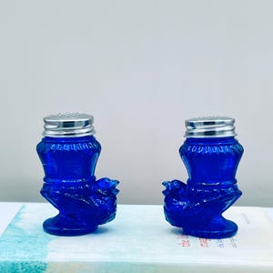 RARE Degenhart Cobalt Blue Glass Bird Salt & Pepper Shakers| Vintage Depression Glass| Bold Gift for Father’s Day, Housewarming, Collectors