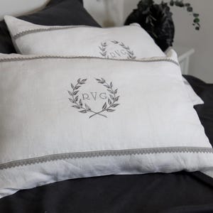 Gepersonaliseerde kussensloop met monogram, geborduurde linnen kussensloop, monogram kussensloop, aangepaste kussensloop, eurohoezen, gepersonaliseerd cadeau