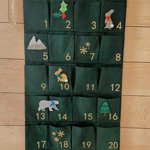 Reusable Fabric Advent Calendar, wall hanging, countdown to Christmas, 24 pocket, personalize, felt woodland animals or Christmas decoration