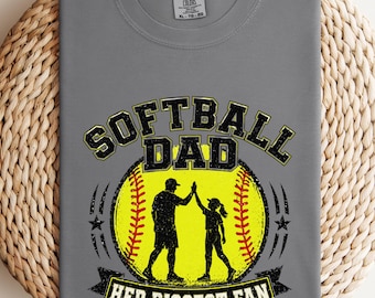 Vadershirt softbal meisjes | T-shirt van haar grootste fan | Fastpitch-vadercadeau voor gamedag | Sportieve vaderkleding | Gepersonaliseerde kruiken cadeau voor vader