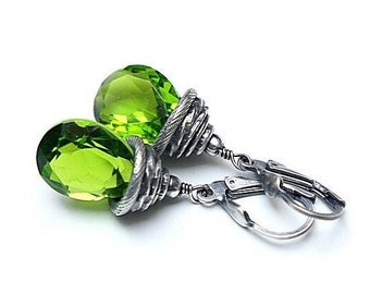 Ohrringe - oxidiertes Sterlingsilber 925 und grüner Quarz, Ohrringe mit Natursteinen, handgemachter Schmuck, grüne Ohrringe, Edelsteine, roh