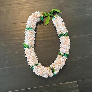 White Ivory Ribbon Deluxe Lei with Kukui Nut Bead