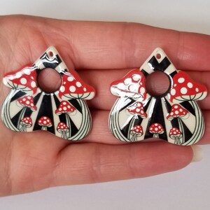 4 pendentifs artisanaux en acrylique MUSHROOM OUIJA BOARD Champignons vénéneux rouges Halloween Bijoux Fabrication de cartes