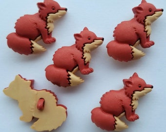 Red Fox Buttons Sitting Jesse James Buttons from the Dress It Up Outfoxed Novelty Button Set 5 pcs S2