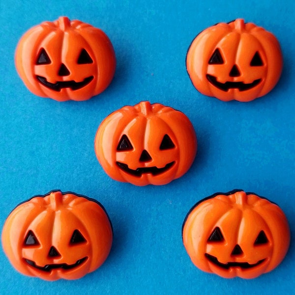 Craft Buttons LARGE PUMPKINS Halloween Happy Jack O Lanterns Trick or Treat Sewing Card Making