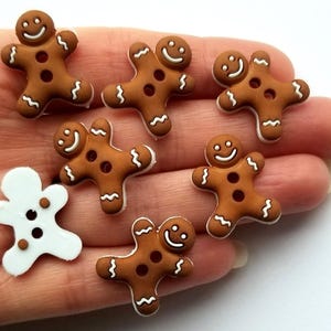 7 x Craft Buttons ICED COOKIES Christmas Gingerbread Man Men Novelty Dress It Up Sewing Knitting Jewellery Card Making Crafts Festive Baking