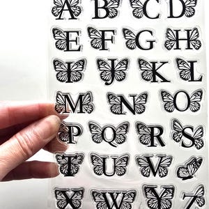 Tampons transparents Lettres ailées Alphabet Ailes de papillon Estampage caoutchouc Fabrication de cartes Étiquettes cadeaux Insectes Scrapbooking Journalisation Artisanat